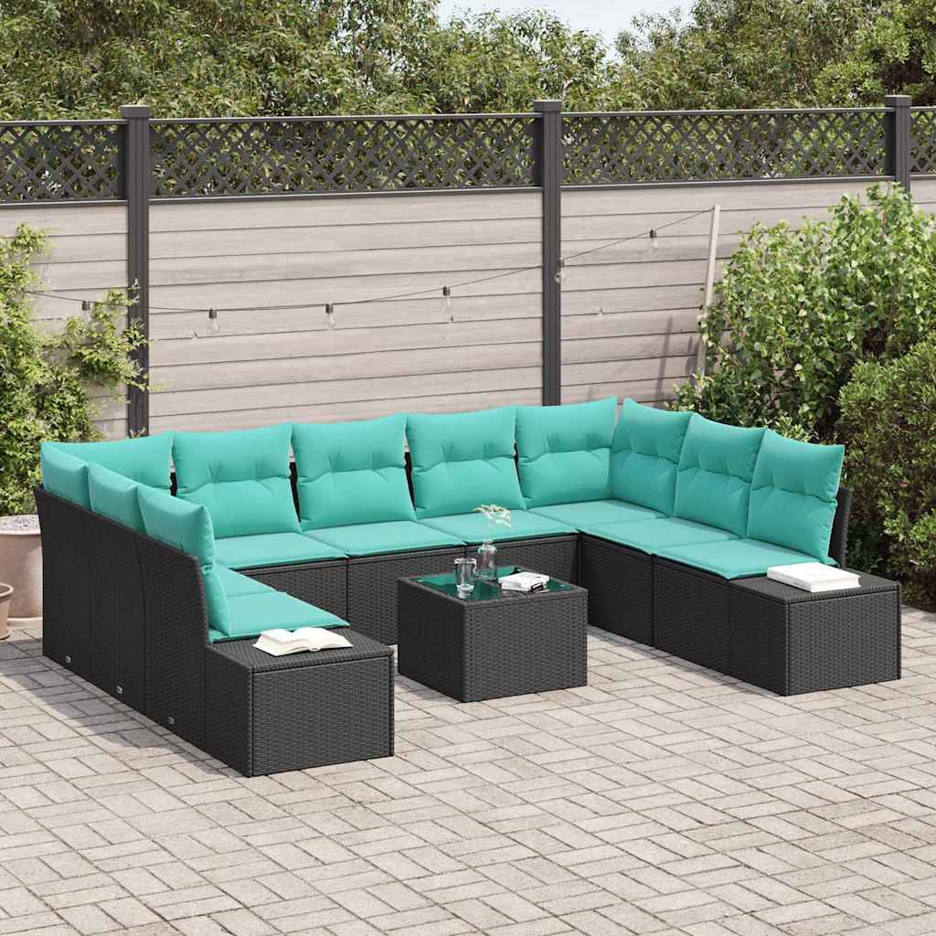 Außenpatio mit einem schwarzen Rattan-L-förmigen Ecksofa und türkisfarbenen Kissen, zentriert um einen kleinen passenden Couchtisch.