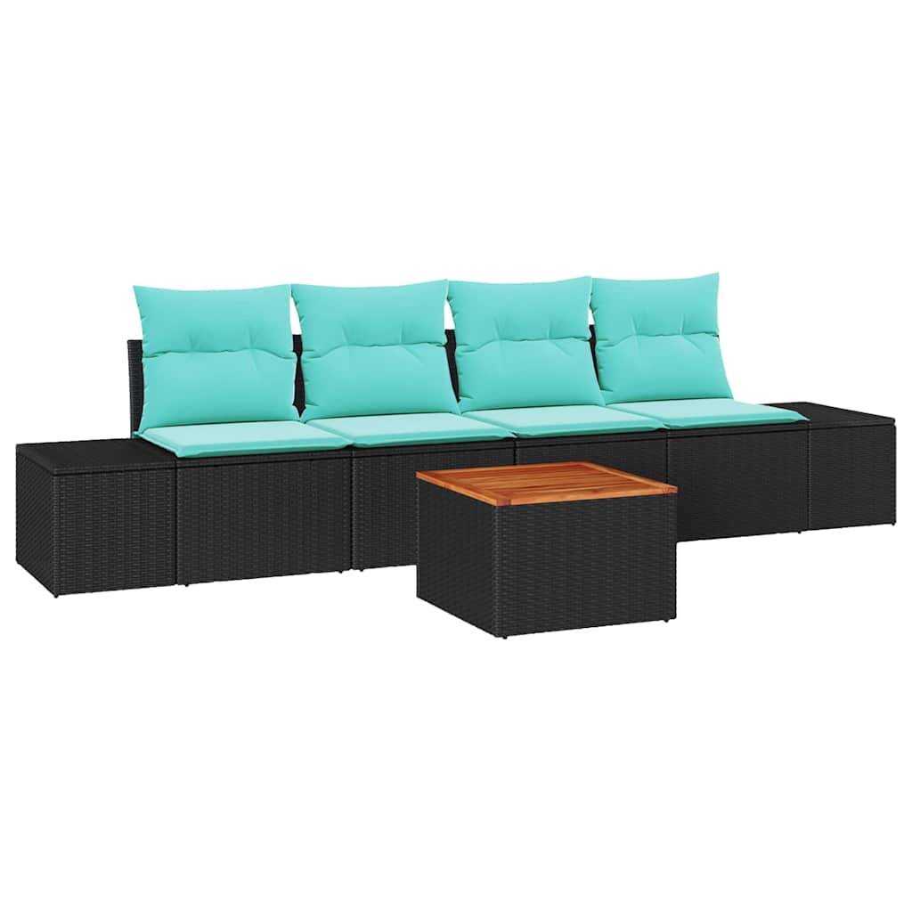 Schwarzes Polyrattan-Außensektionalsofa mit türkisen Kissen und einem passenden quadratischen Couchtisch mit Holzplatte auf weißem Hintergrund.