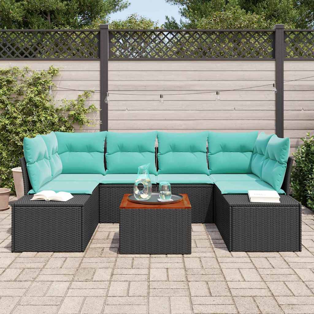 Gartengarnitur mit türkisfarbener Ecksofa, schwarzen Rattantische und einem kleinen Couchtisch auf einer gepflasterten Terrasse