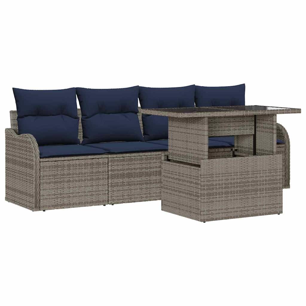 Wickel-Außensofa mit dunkelblauen Kissen und passendem quadratischem Tisch oder Sitztruhe