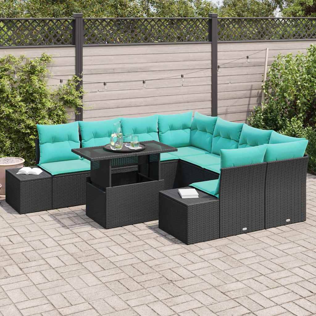 Gartenmöbel-Sitzgruppe im Freien mit türkisfarbenen Kissen und schwarzem Geflechtrahmen um einen zentralen Tisch auf einer gepflasterten Terrasse.