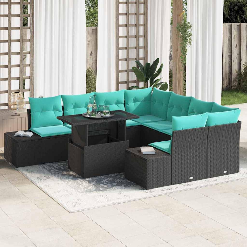 Außenbereich-Sitzmöbelset mit schwarzen Rattan-Sofas in Sektionsform und leuchtend türkisfarbenen Kissen um einen quadratischen Couchtisch unter weißen Vorhängen.