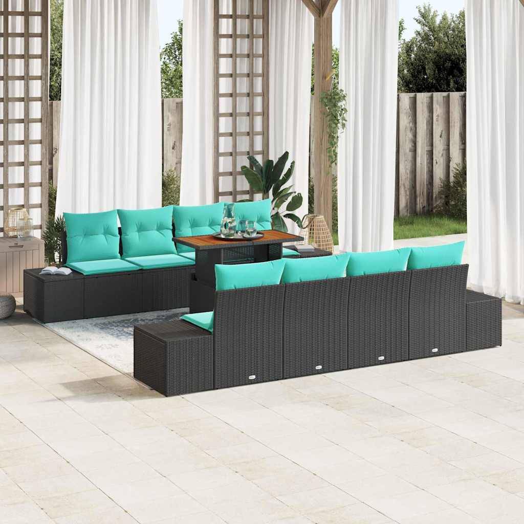 Outdoor-Sitzgarnitur mit türkisen Kissen, dunkelgewebten Sofas und einem kleinen Holztisch unter einer überdachten Pergola.
