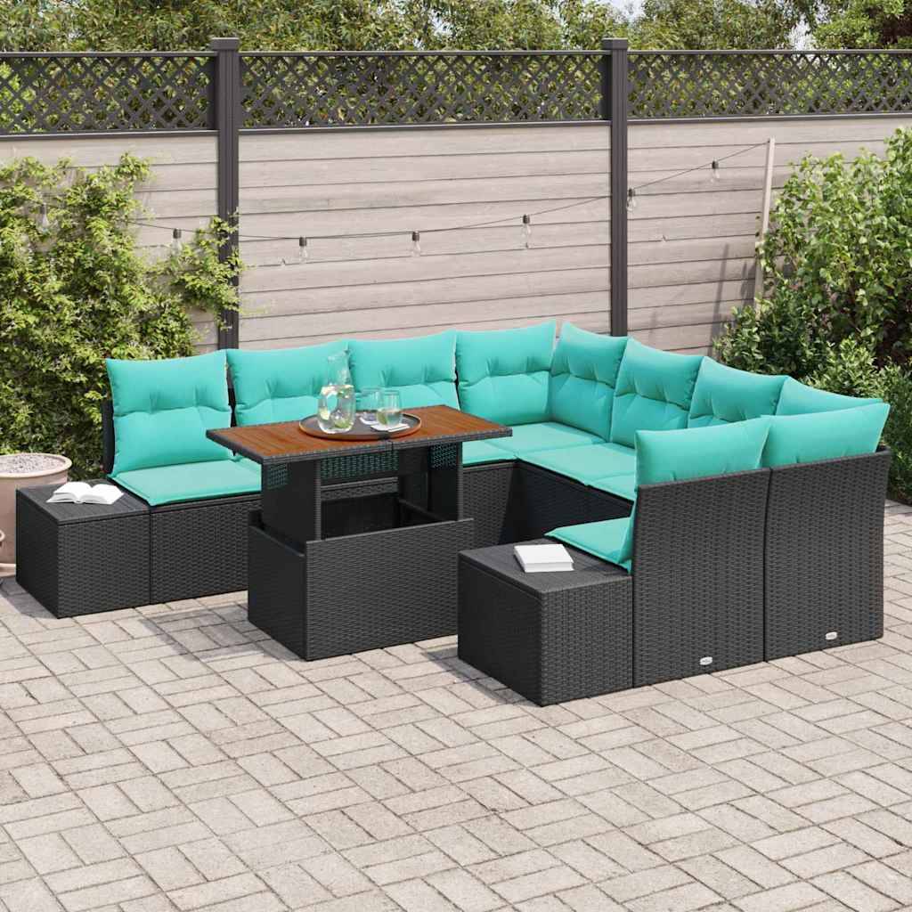 Outdoor-Sitzmöbel-Set mit türkisfarbenen Kissen und einem kleinen Holztisch auf einer gepflasterten Terasse im Hinterhof.