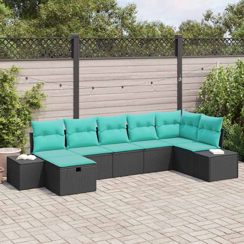 Outdoor-Patio-Ecksofa mit türkisfarbenen Kissen und schwarzen Rattanrahmen in einer L-Form neben einem Sichtschutzz zaun angeordnet.