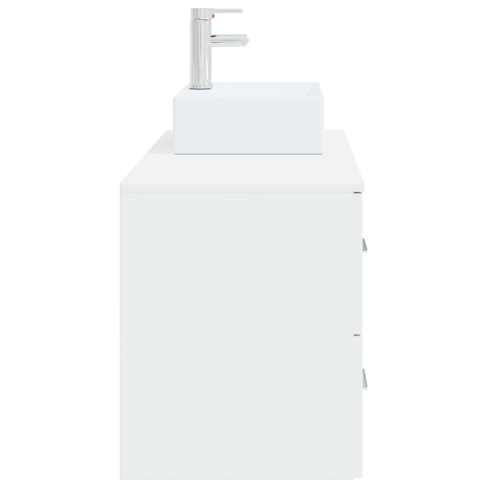 Weißer moderner Schrank mit einem verchromten Wasserhahn auf der Oberseite, vor einem einfachen Hintergrund gezeigt.