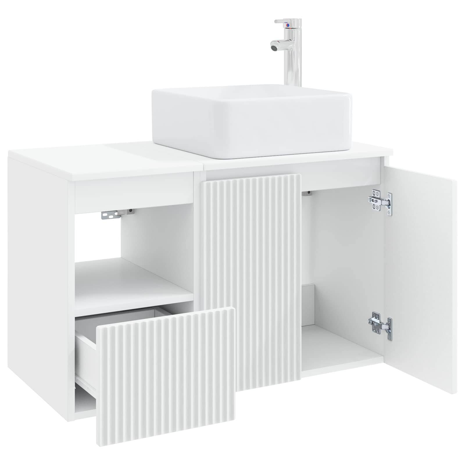 Weiße Badezimmerkommode mit Aufsatzwaschbecken und Chromarmatur, mit offenen Türen und Schubladen mit gerippten Frontplatten.