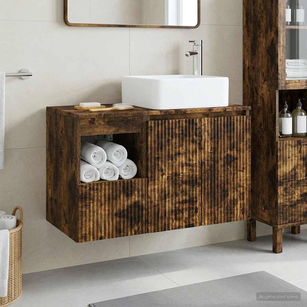 Modernes Badezimmer-Waschtisch mit weißem Aufsatzwaschbecken auf einem Holzschrank, offene Handtuchtablage, Spiegel darüber und passendes hohes Regalmodul daneben.
