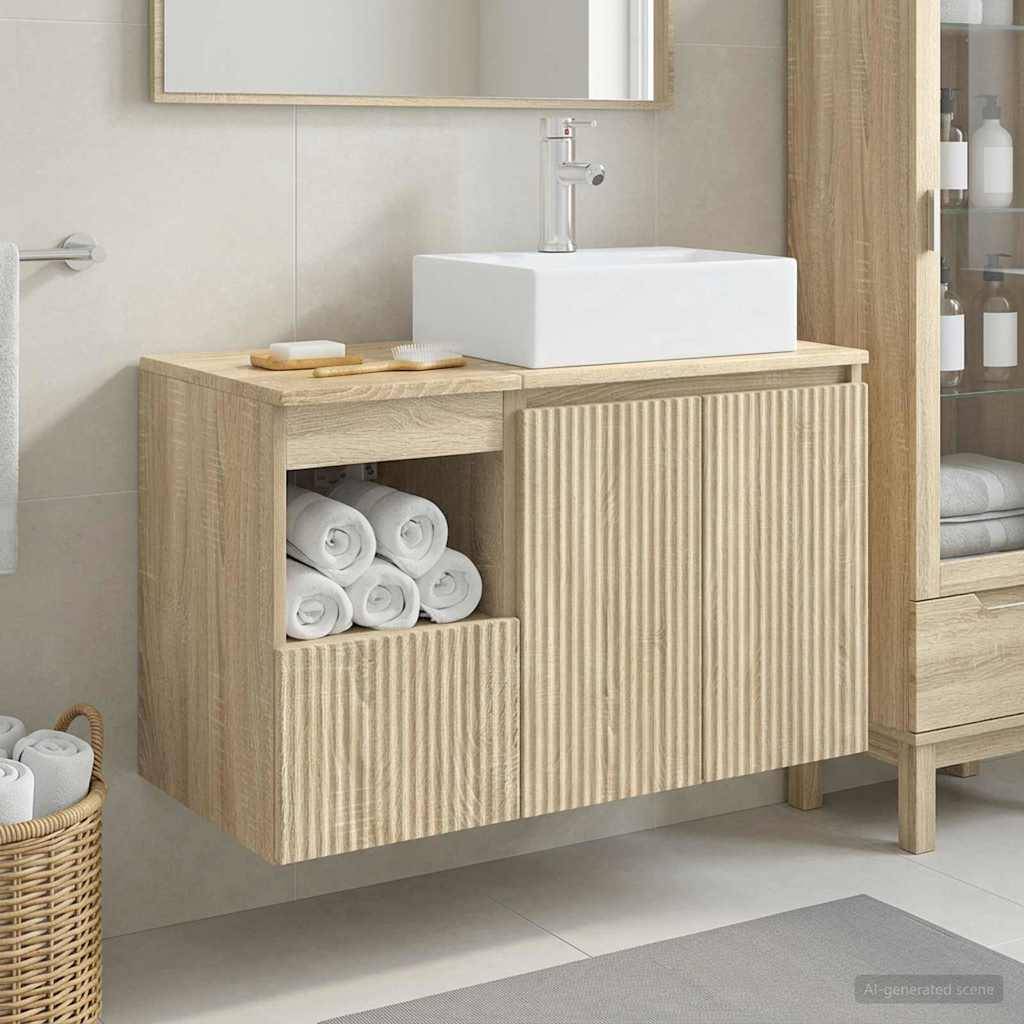 Modernes Badezimmerwaschtisch mit weißem Aufsatzwaschbecken, Holzmaserungsschrank, offenes Handtuchwregal und Aufbewahrungskorb mit zusammengerollten Handtüchern neben einem Spiegel und Duschabtrennung.