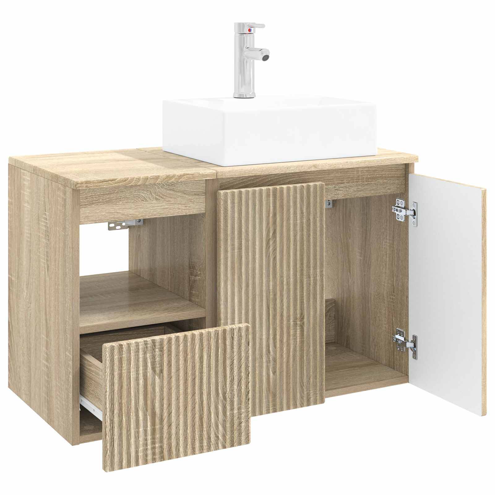 Holzwaschtisch im Badezimmer mit weißem Waschbecken und Armatur, mit offenen Schranktüren, Regalen und gerillter Frontplatte auf weißem Hintergrund.