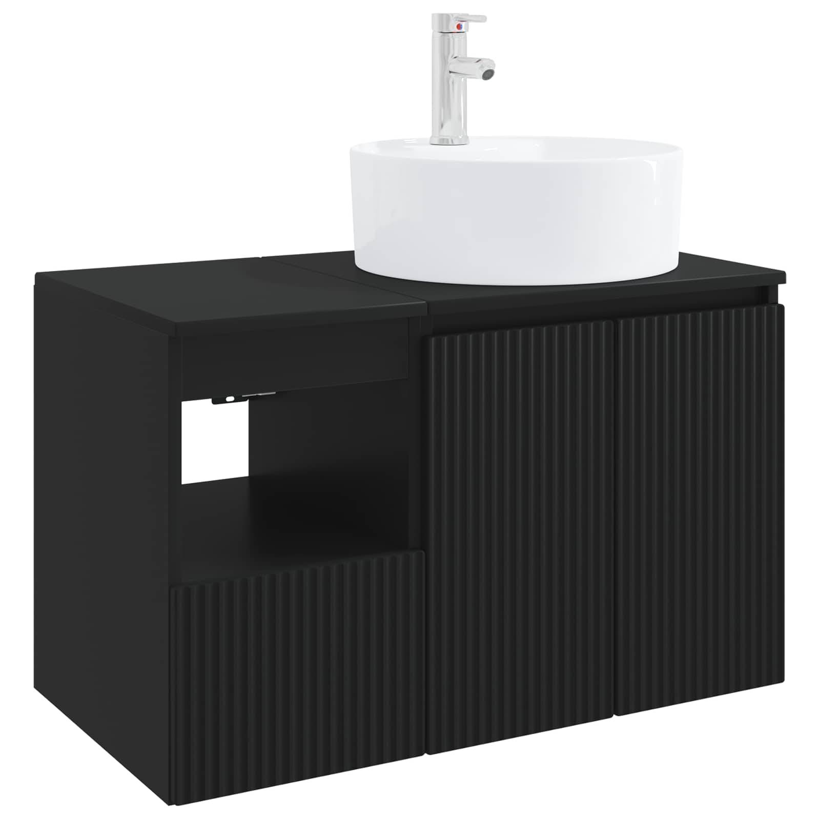 Modernes schwarzes Badezimmer-Waschtischunterschrank mit gerillten Schranktüren und offener Ablage, gekrönt von einem weißen Aufsatzwaschbecken und verchromtem Wasserhahn.