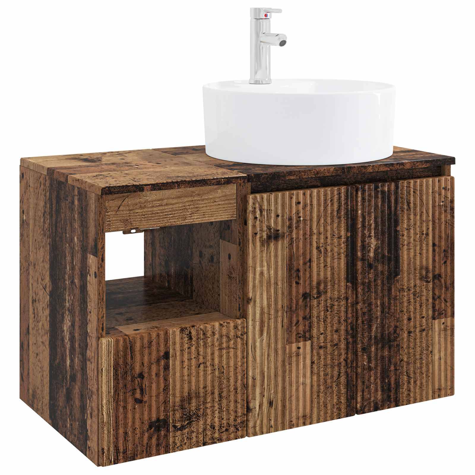 Rustikales Holzbadezimmerabteil mit weißem Aufsatzwaschbecken und Chromarmatur, mit offenen Regalen und Schranktür.