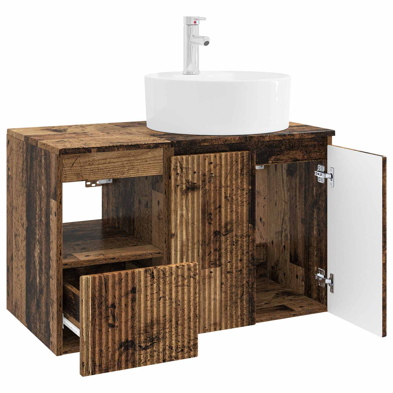 Rustikale Holzwaschtischschrank im Badezimmer mit weißem Aufsatzwaschbecken und offenen Schranktüren, die Innenregale und Stauraum zeigen.
