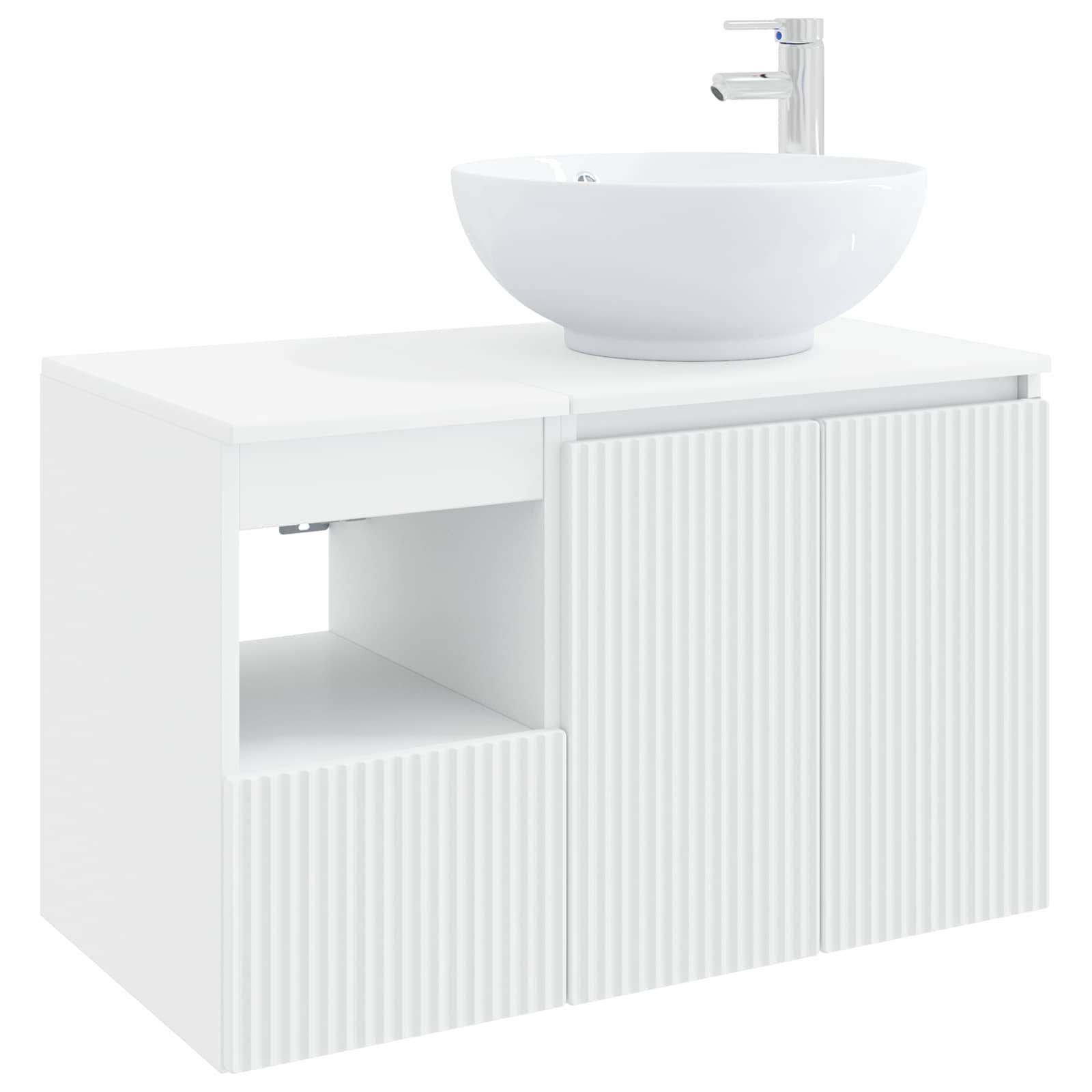 Weißes Badezimmer-Waschtischunterschrank mit gerillten Fronttüren und offenem Regal, oben mit rundem Aufsatzwaschbecken und Chromarmatur.