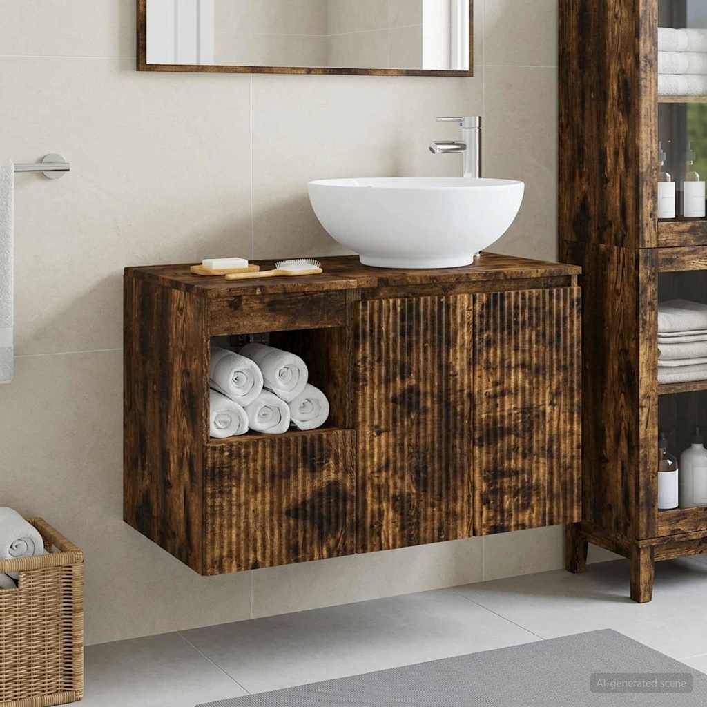 Modernes Badezimmermöbel mit einem weißen Aufsatzwaschbecken auf einem dunkelholzschrank, offenes Handtuchtuch und passendem Regal daneben.