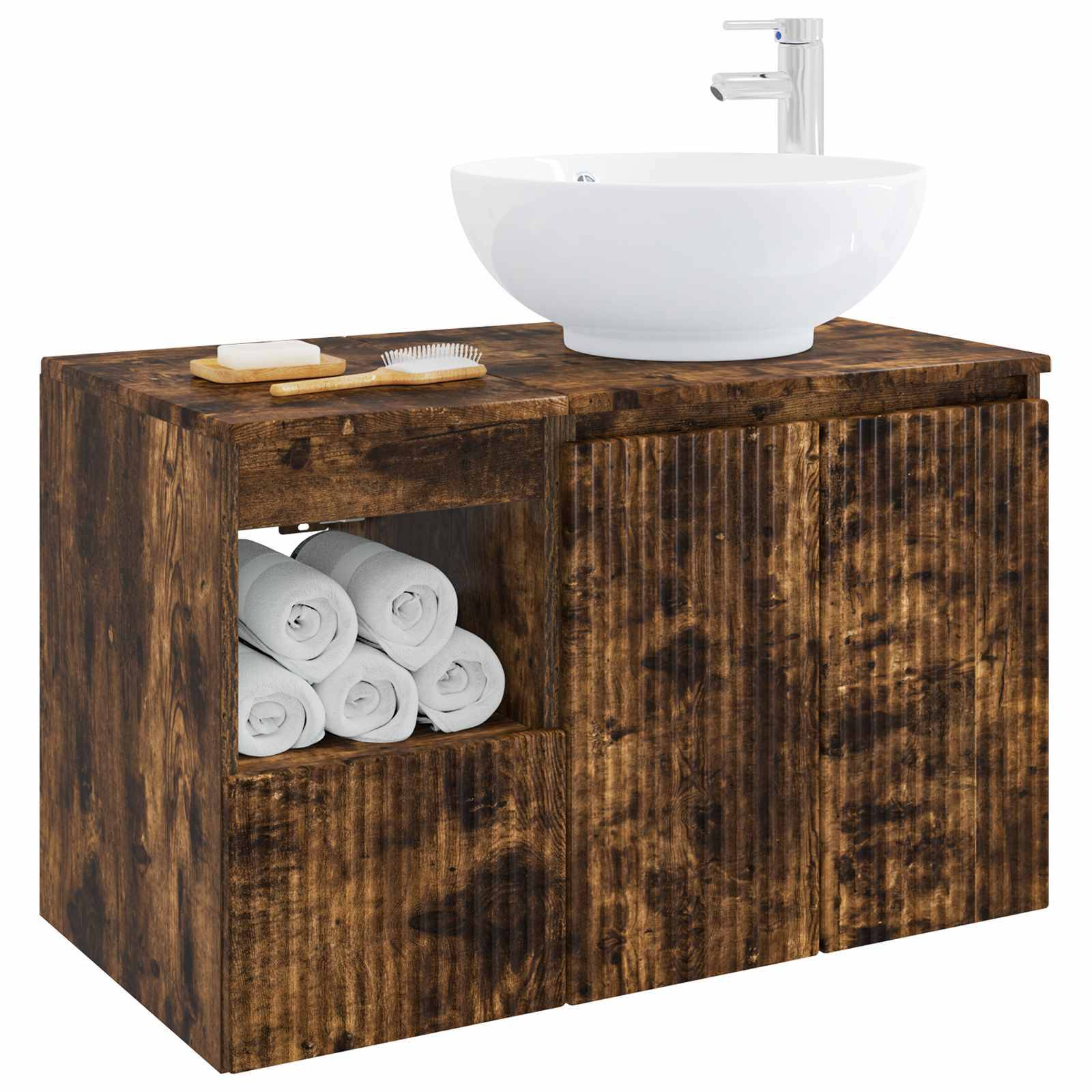 Rustikales Holzbadezimmerwaschtisch mit weißem Aufsatzwaschbecken und offenem Regal mit aufgerollten Handtüchern; Einhebel-Armatur oben.