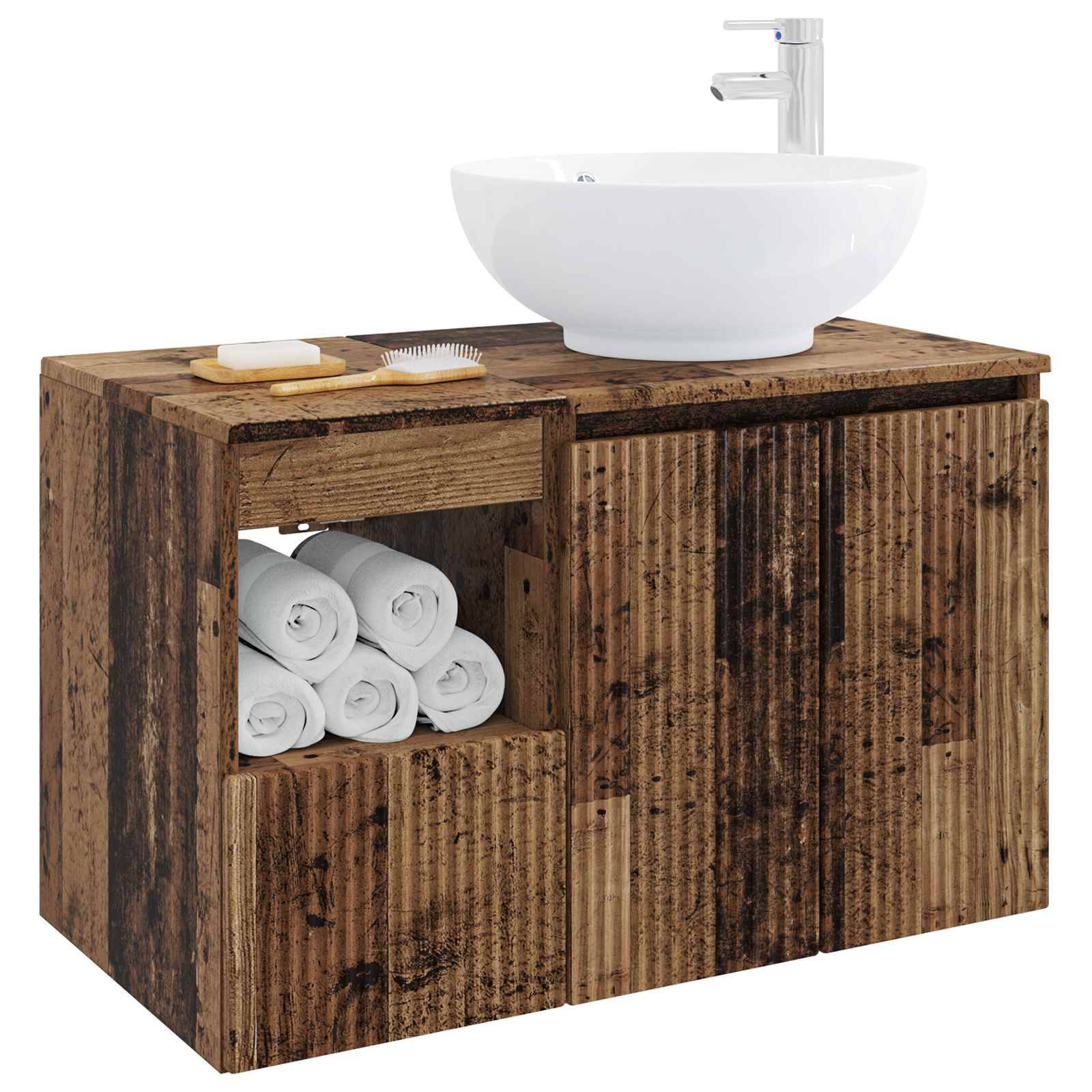 Rustikales Holz-Badezimmerwaschbecken mit weißem Aufsatzwaschbecken und Armatur, offenes Regal mit aufgerollten Handtüchern und eine Schrankür darunter.