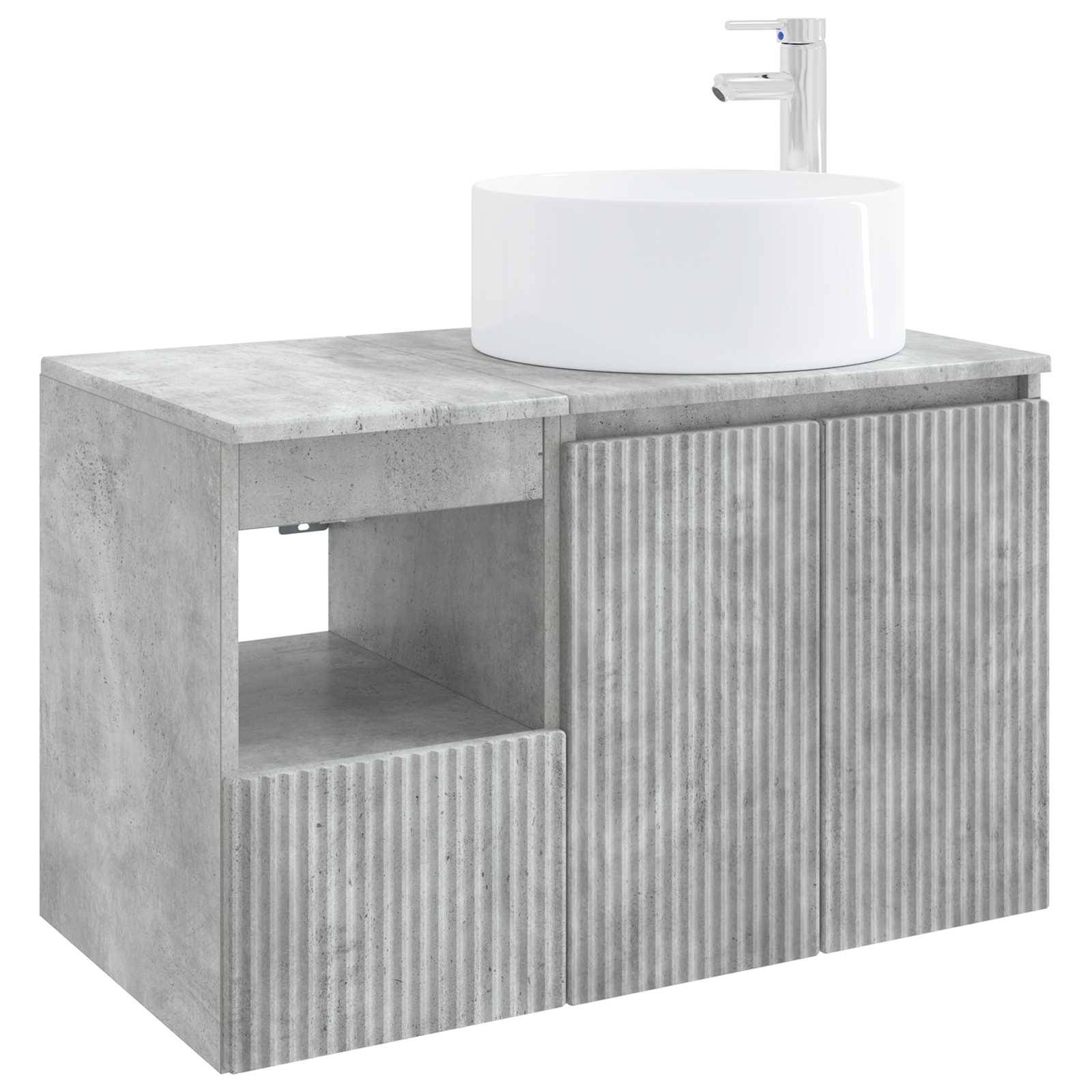 Betonwaschplatz mit rundem weißem Aufsatzwaschbecken und Armatur, mit offenem Regal und Schrankfront mit Rippenprofil.