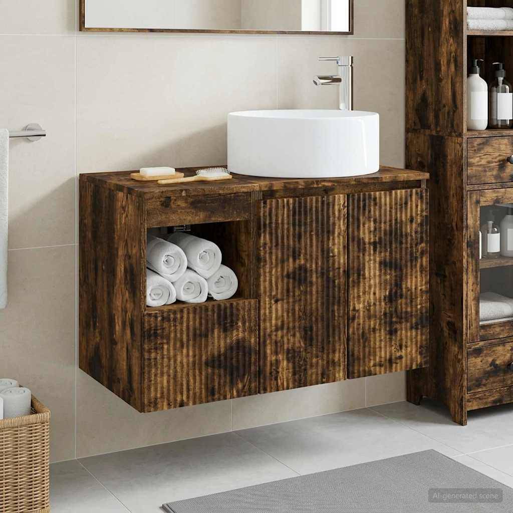 Wandmontiertes rustikales Holz-Badezimmermöbel mit weißem rundem Waschbecken, offenem Handtuchtuch-Fach und passenden Regalbrettern.