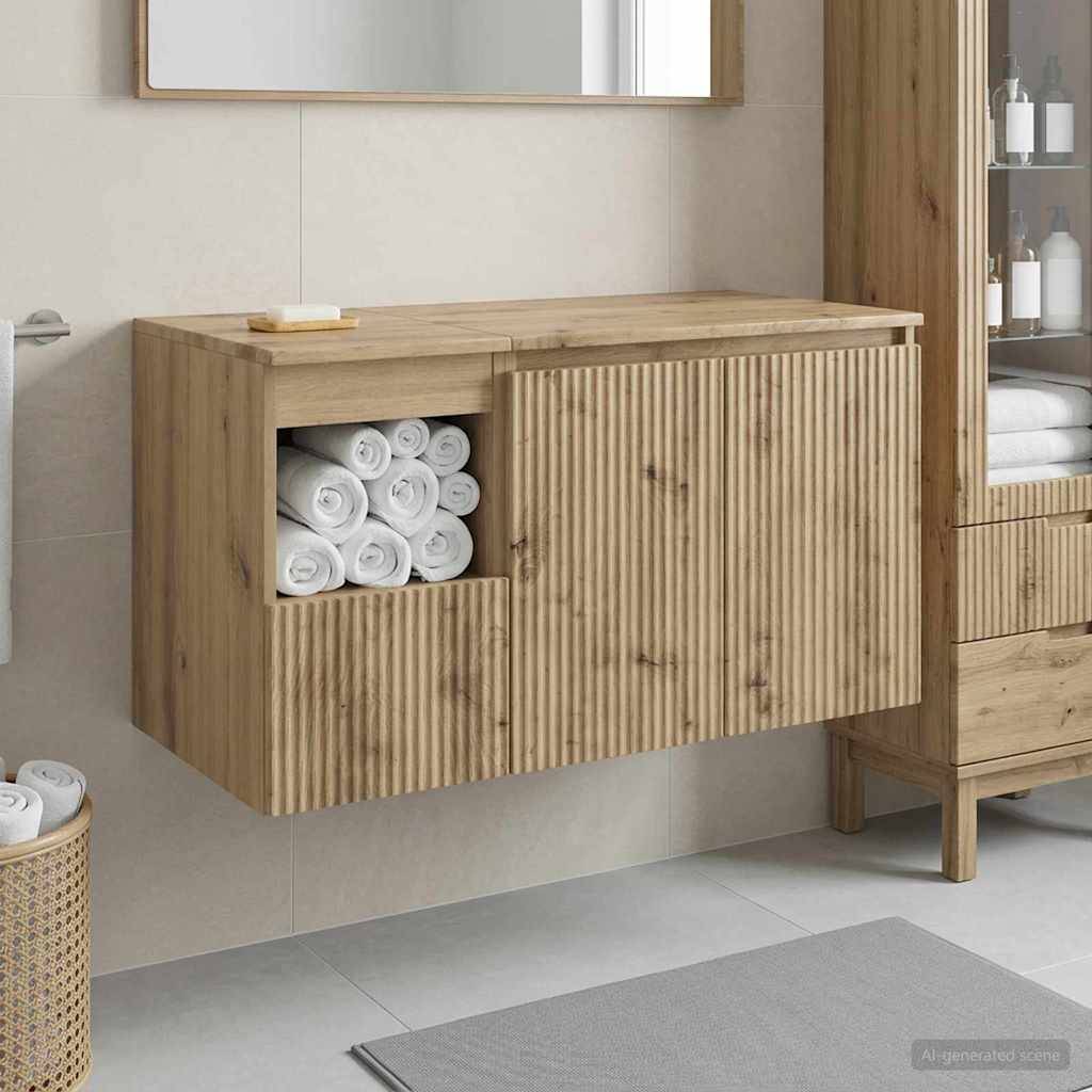 Schwebendes Badezimmermöbel aus Holz mit gerippten Schiebetüren und offenen Handtuchablage unter einem Wandspiegel, gezeigt in einem modernen gefliesten Badezimmer.