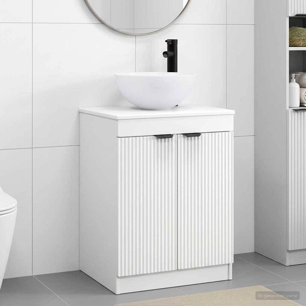 Minimales weißes Badezimmer-Waschtischunterschrank mit rundem Aufsatzwaschbecken und schwarzer Armatur vor gekachelten Wänden.
