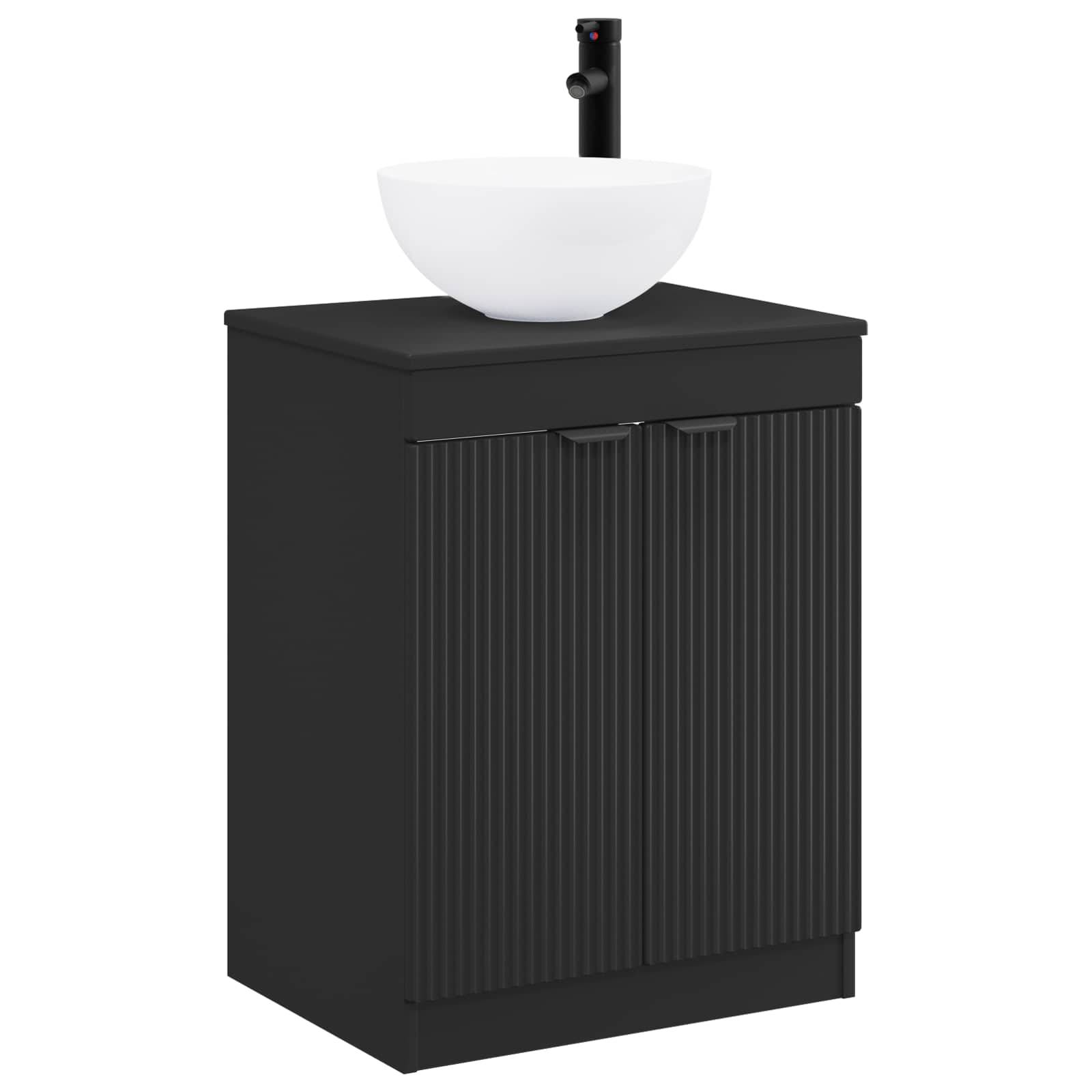 Schwarzes Badezimmerelement mit vertikal gerillten Türen und weißem Aufsatzwaschbecken mit schwarzem Wasserhahn oben.
