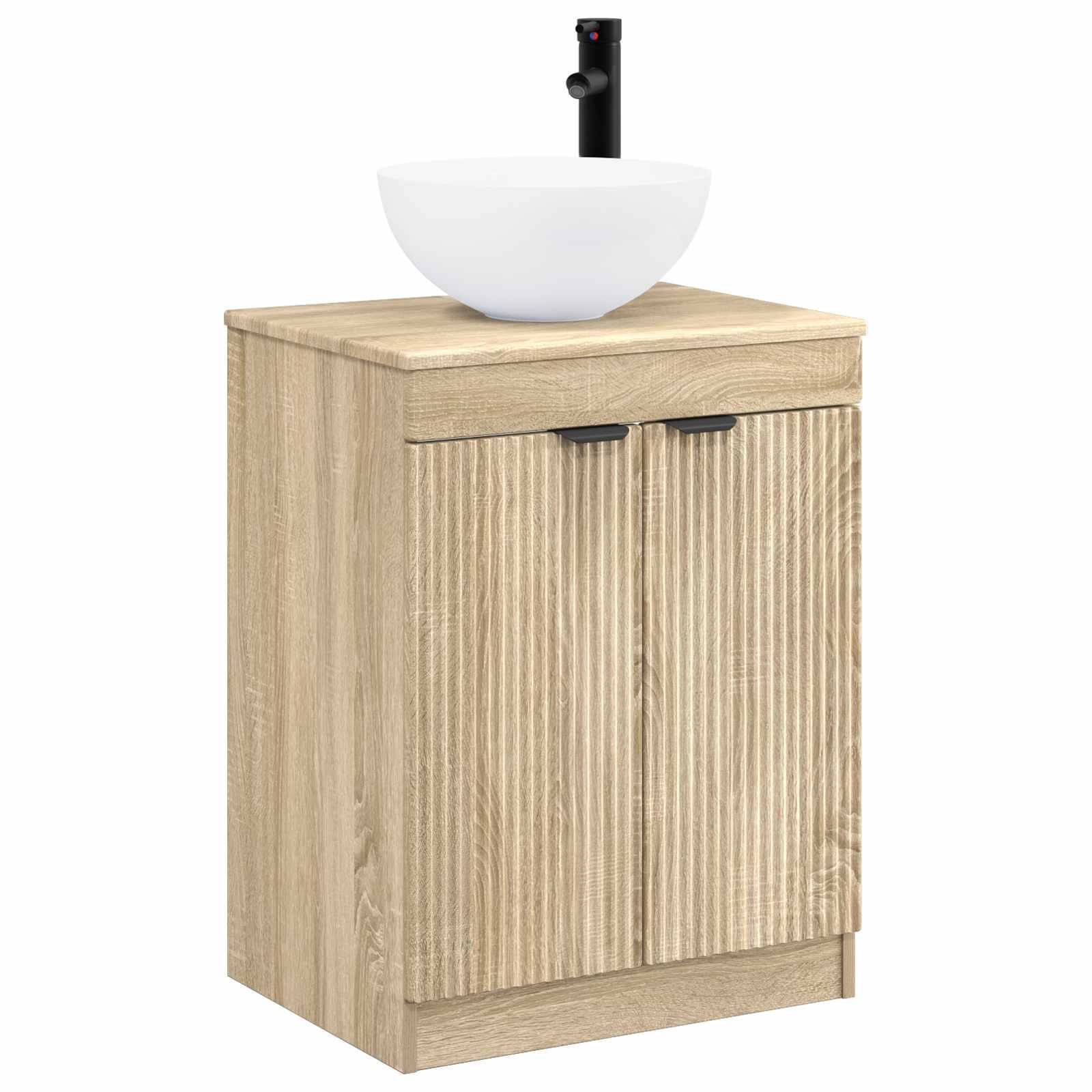 Helles Holz-Badezimmerschränkchen mit zwei Türen und einem weißen Aufsatzwaschbecken oben, gezeigt mit einem schwarzen Wasserhahn.