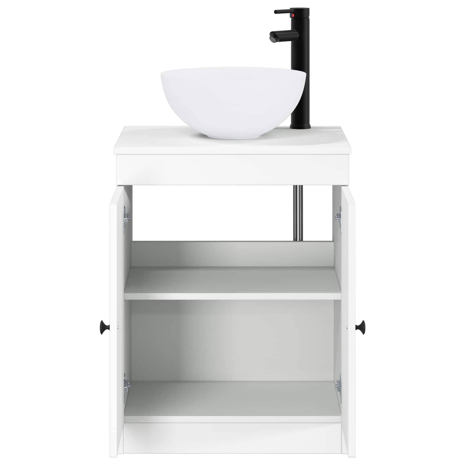 Weiße Badezimmerkommode mit offenem Schrank und Waschbecken, gekrönt durch einen schwarzen Wasserhahn auf einfachem weißem Hintergrund.