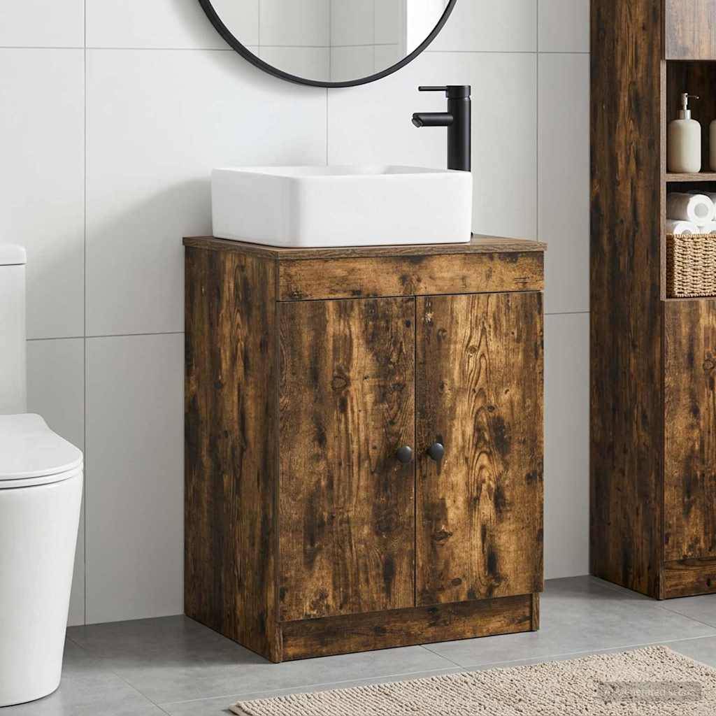 Rustikales Holzbadezimmerwaschtisch mit weißem Aufsatzwaschbecken und schwarzer Armatur, gezeigt neben einer Toilette und einem runden Spiegel vor gekachelten Wänden.