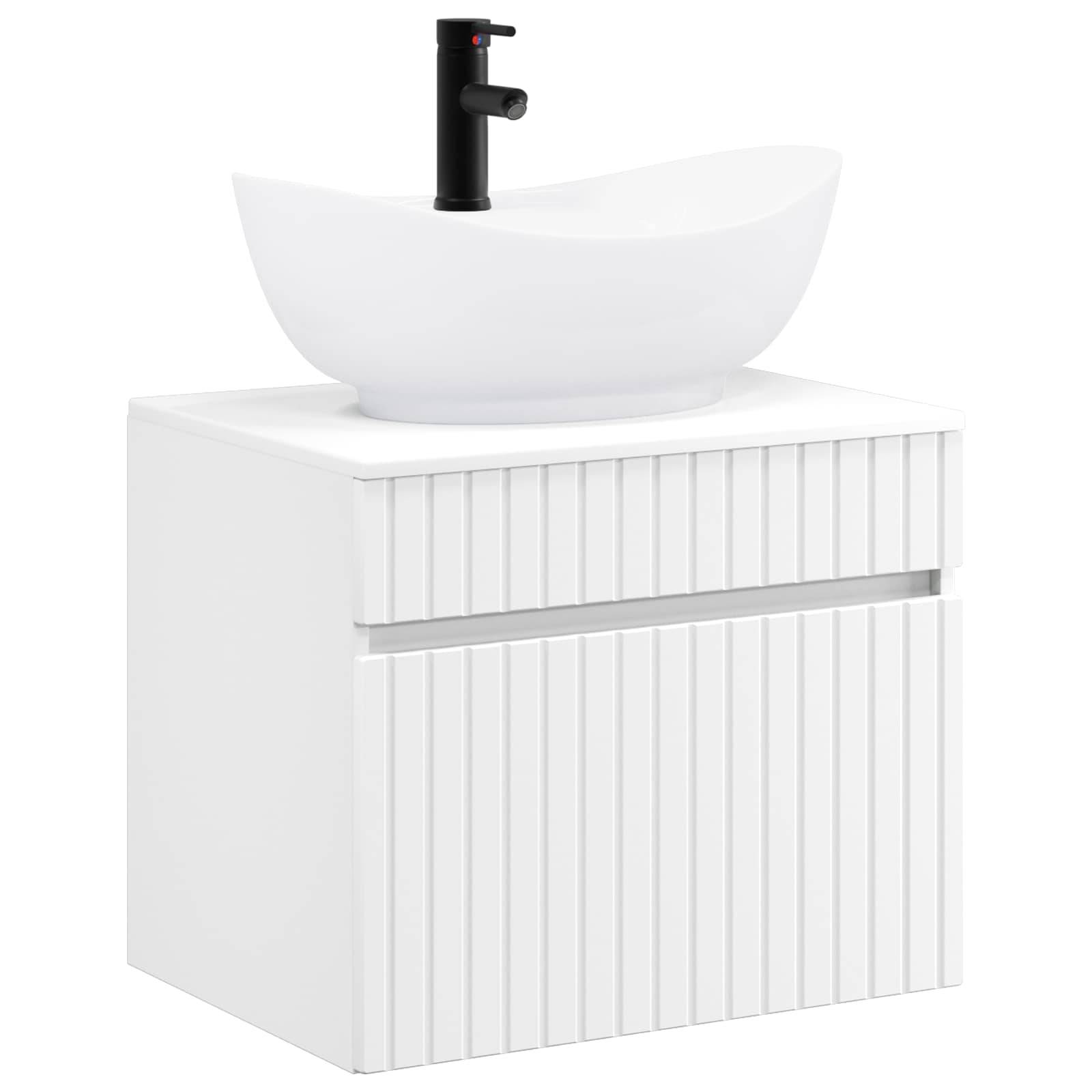 Weißes Badezimmer-Unterschrank mit gefurchten vorderen Schubladen und einem weißen Aufsatzwaschbecken, das von einer schwarzen Armatur gekrönt wird.
