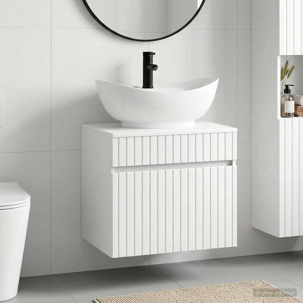 Modernes Badezimmerschrank mit weißem Aufsatzwaschbecken, schwarzem Wasserhahn, rundem Spiegel, an der Wand montiertem Schrank, gefliesten Wänden und teilweise sichtbarer Toilette.