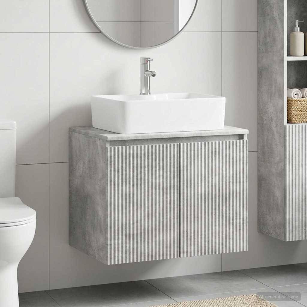 Modernes Badezimmer mit an der Wand montiertem Waschtisch, rundem Spiegel und teilweise sichtbarer Toilette auf der linken Seite.