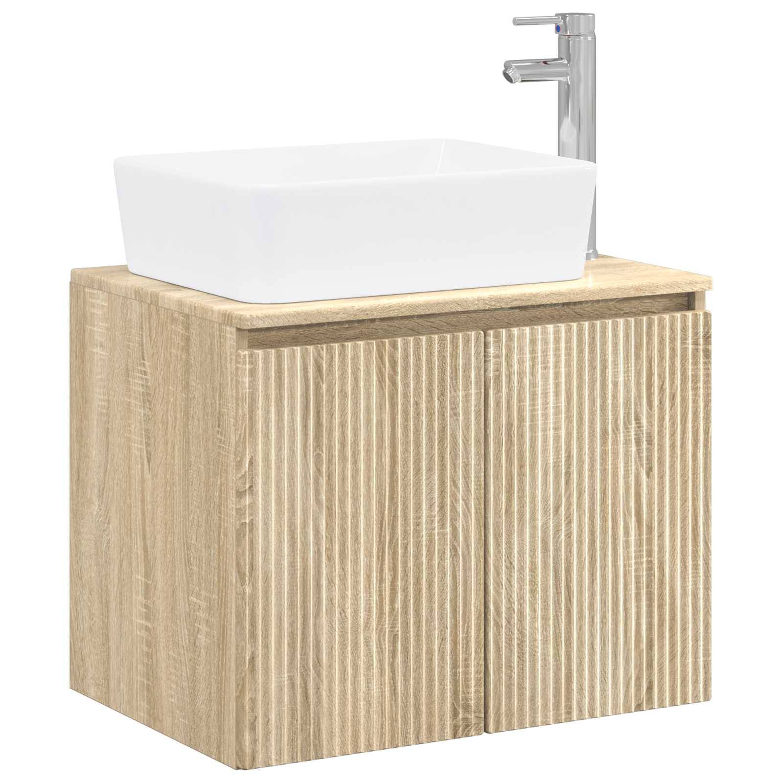 Badezimmer-Waschtischschrank mit Holzmaserung, weißem Aufsatzwaschbecken und verchromtem Wasserhahn oben.
