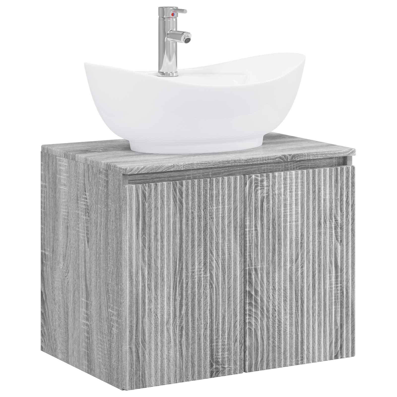 Weißes Waschtischbecken mit verchromtem Wasserhahn auf einem Badezimmerschrank mit grauer Holzmaserung.