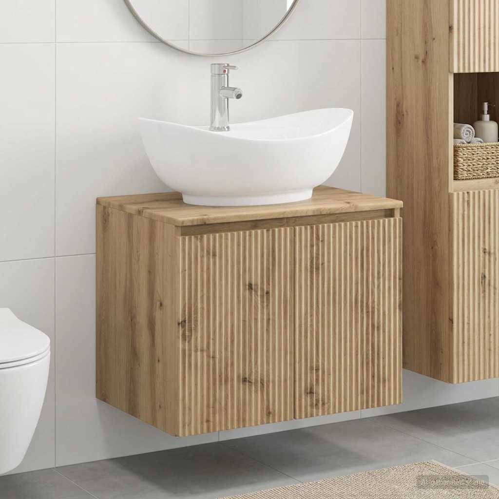 Modernes Badezimmer-Waschtisch mit weißem Aufsatzwaschbecken auf einem schwebenden Holzschrank neben einer Toilette und passendem Holzlagermodul.