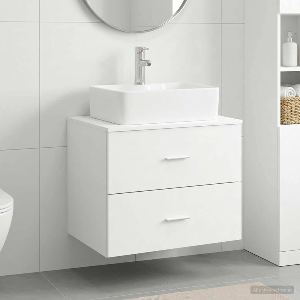 Weiße an der Wand montierte Badezimmer-Waschtischanlage mit zwei Schubladen und integriertem Waschbecken vor einer hellen Fliesenwand, gezeigt neben einem Regal und einer Toilette.