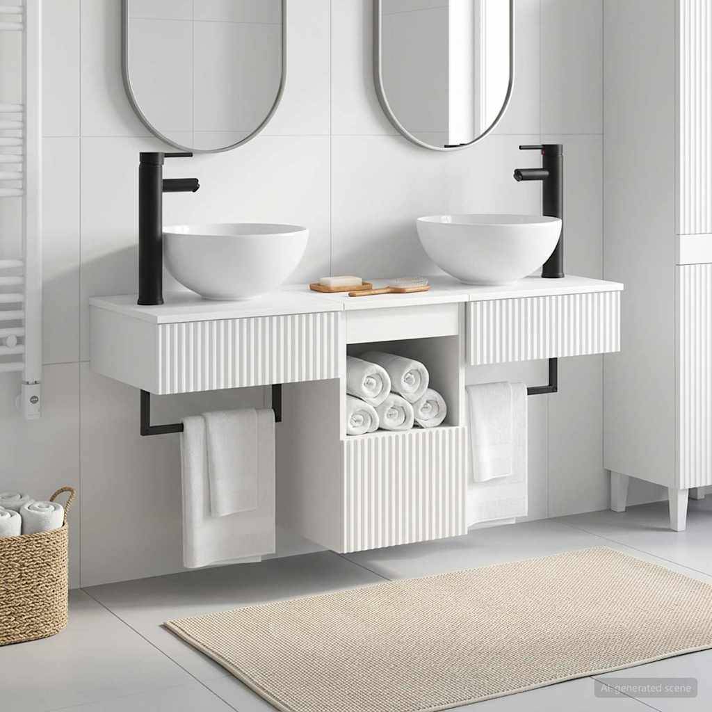 Modernes Badezimmer-Waschtisch mit zwei Aufsatzwaschbecken, schwarzen Armaturen, verspiegelten Schränken, Handtuchtablagen und einem beigen Teppich auf dem Boden.