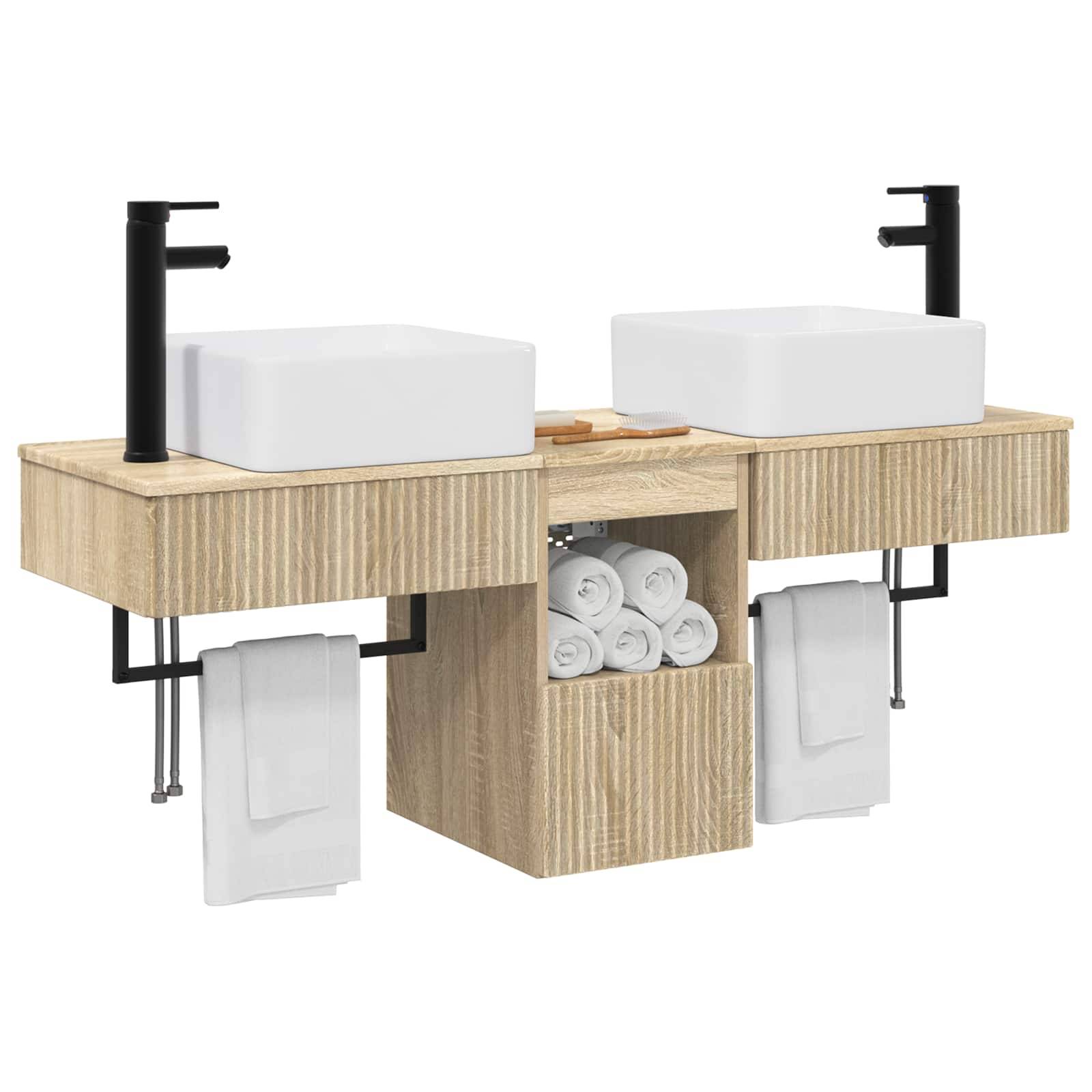 Doppelwaschtisch-Badezimmerkommode mit Holzschrank, zwei schwarze Armaturen, weiße Becken, Handtuchstangen und offene mittlere Ablagefläche mit aufgerollten Handtüchern.