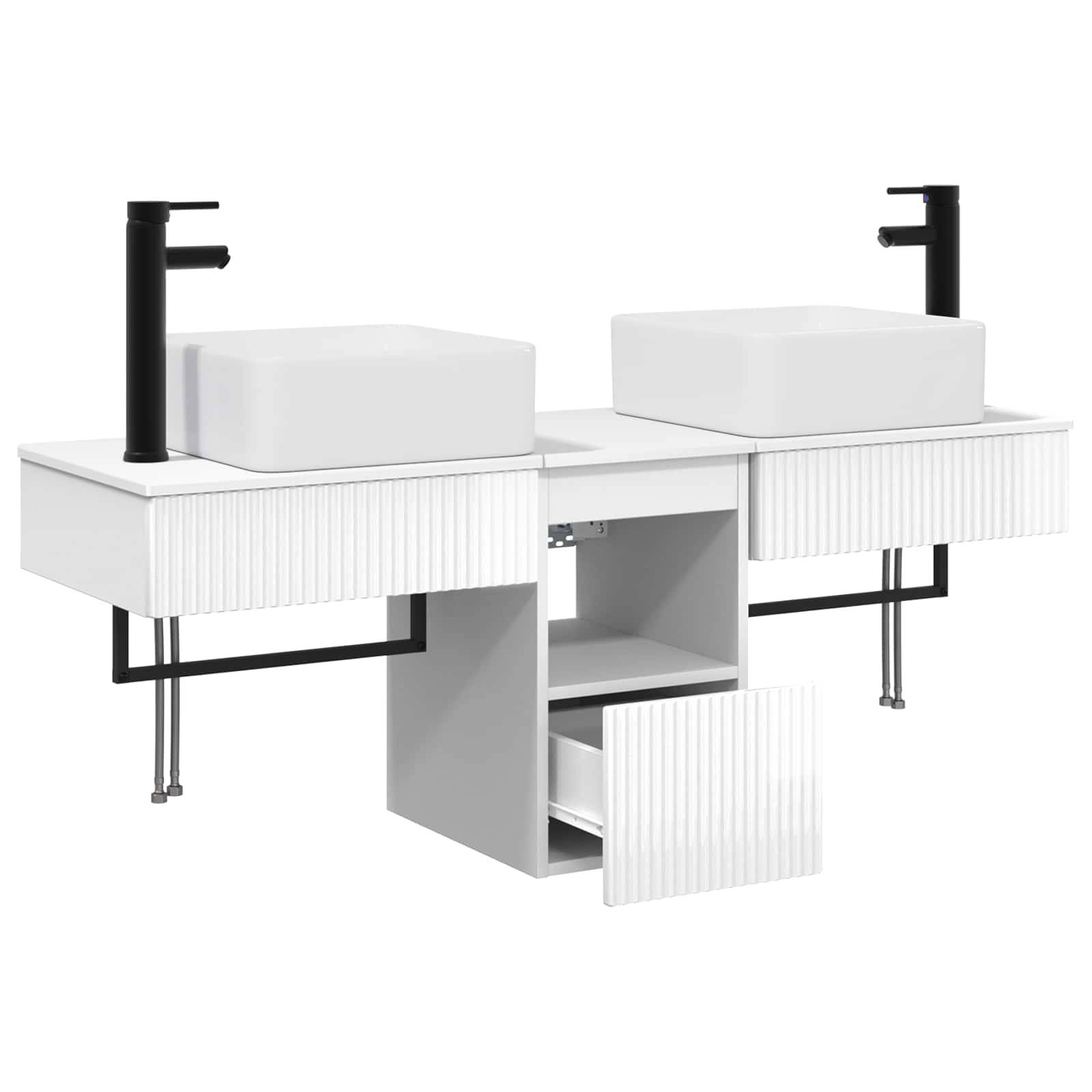 Modernes Doppelbad-Waschtisch mit zwei Aufsatzwaschbecken, schwarzen Armaturen, zentralem offenem Regal und einer unteren Schubladenschrank, auf weißem Hintergrund dargestellt.