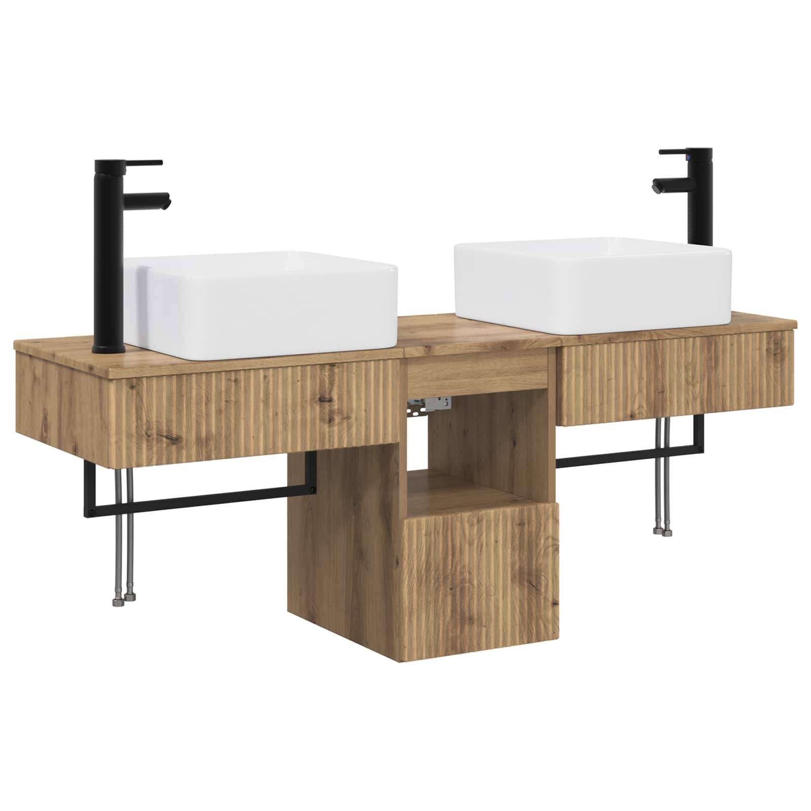 Doppelwaschtisch im Badezimmer mit Holzschränken, weißen Aufsatzwaschbecken und schwarzen Armaturen auf weißem Hintergrund.