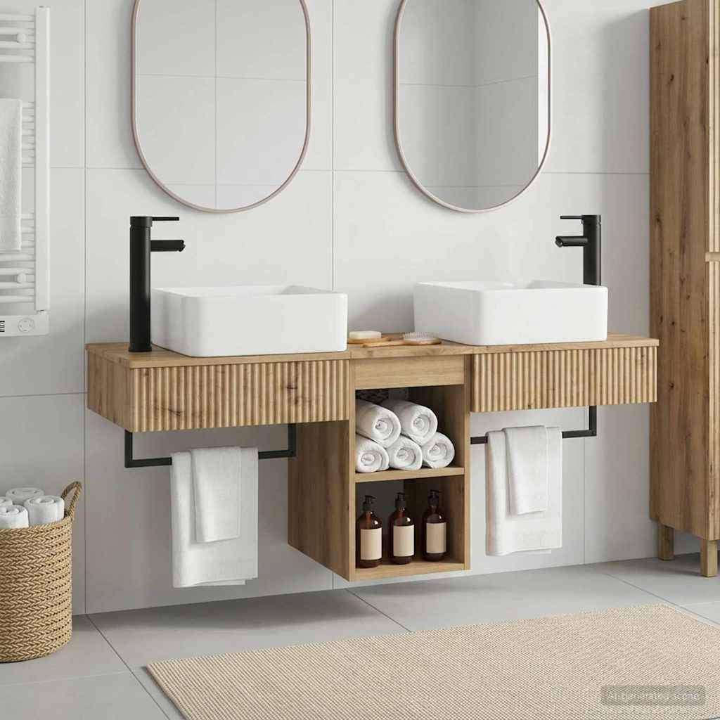 Modernes Badezimmer-Waschtisch mit zwei weißen Aufsatzwaschbecken, schwarzen Armaturen, ovalen Spiegeln, offenen Regalen mit aufgerollten Handtüchern und Flaschen sowie einem geflochtenen Korb.