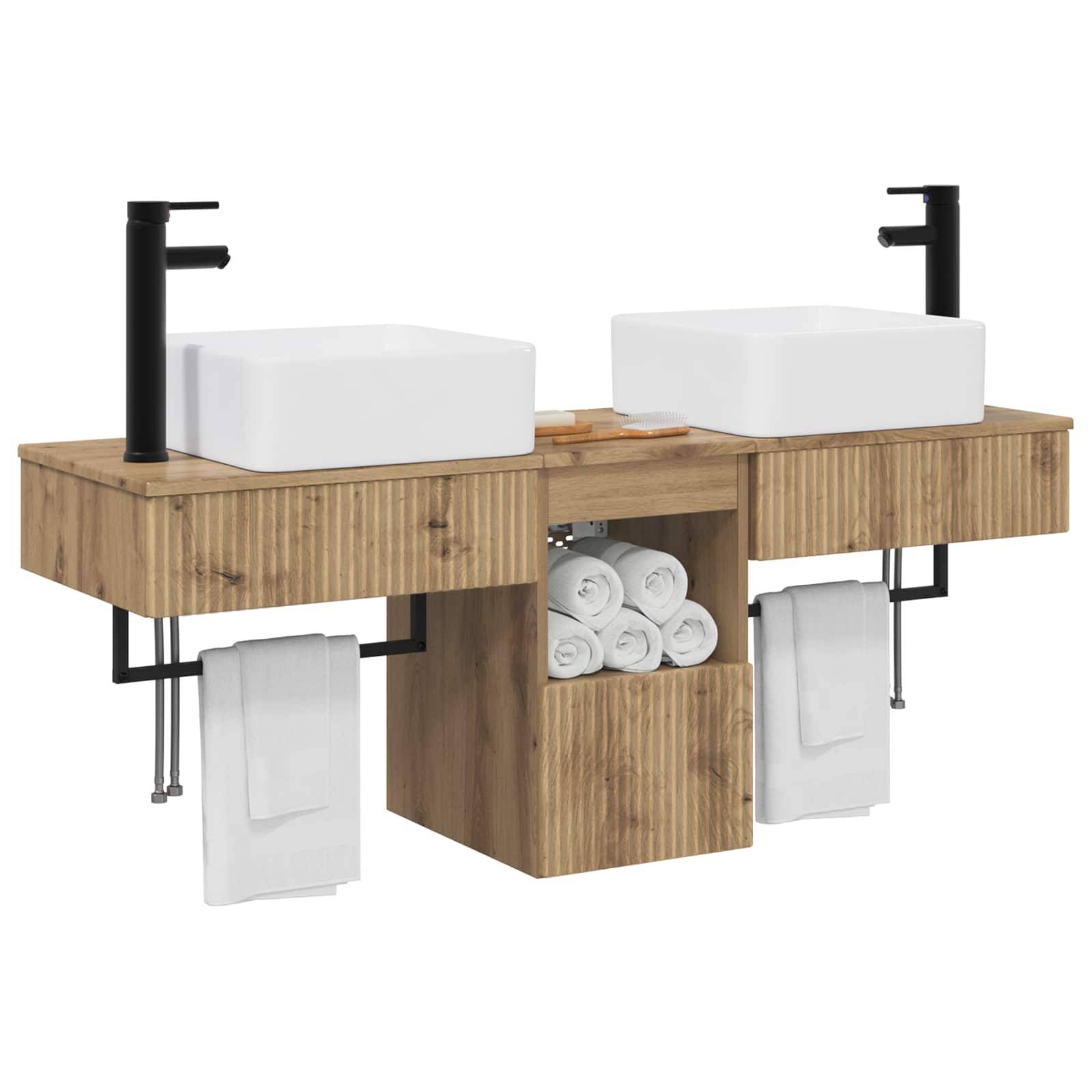 Holz-Doppelwaschtisch mit zwei Aufsatzwaschbecken, schwarzen Armaturen, offenen Handtuchregalen und integriertem Stauraum für gerollte Handtücher.