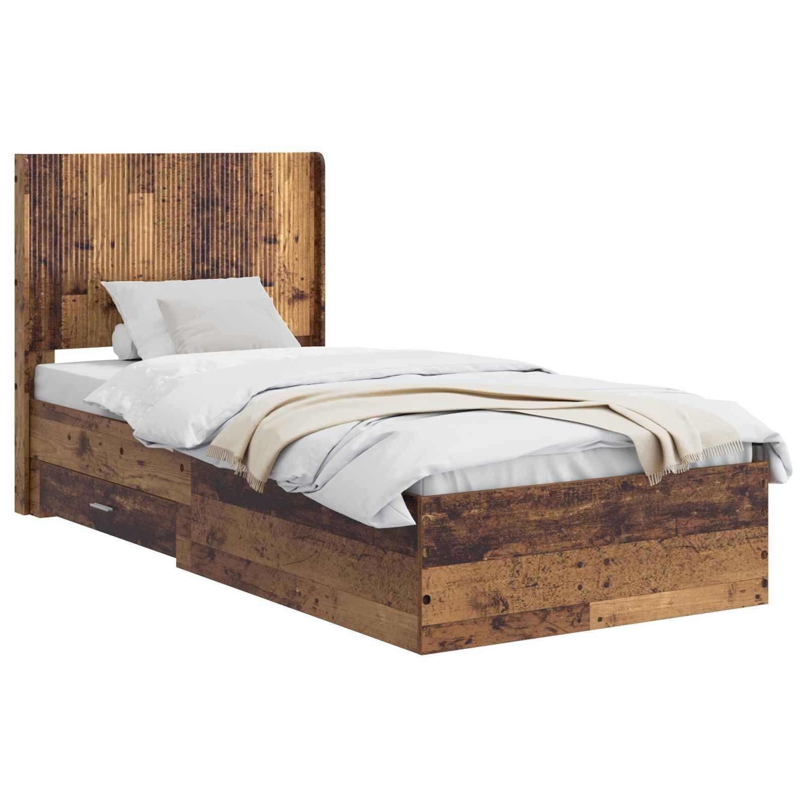 Rustikales Holzbettgestell mit Kopfteil, mit weißer Bettwäsche und Kissen ausgestattet, vor einfachem weißem Hintergrund gezeigt.
