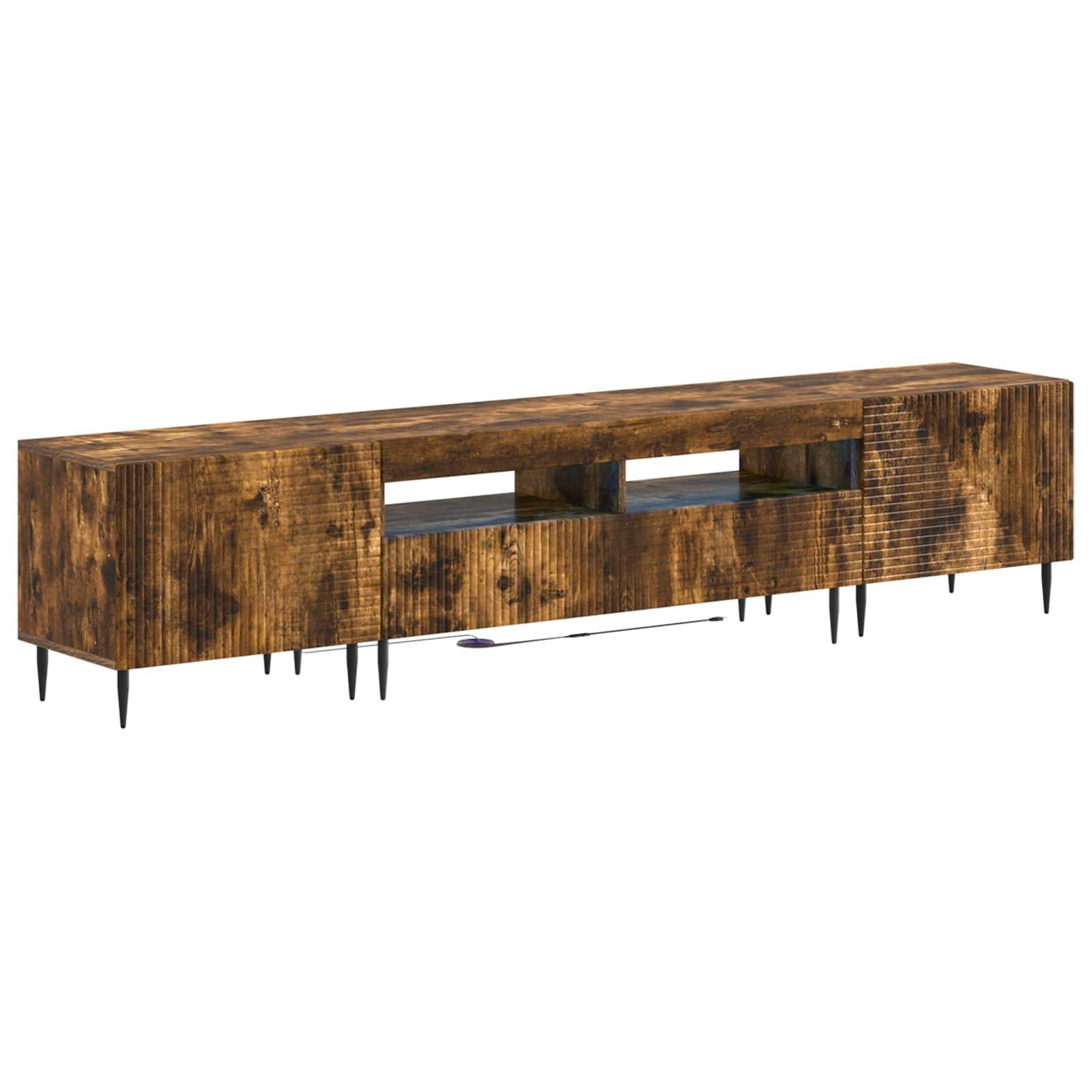 Lange Medienkonsole aus Holz mit rustikalem Finish, zwei offene mittlere Regale und schlanke schwarze Beine auf weißem Hintergrund.