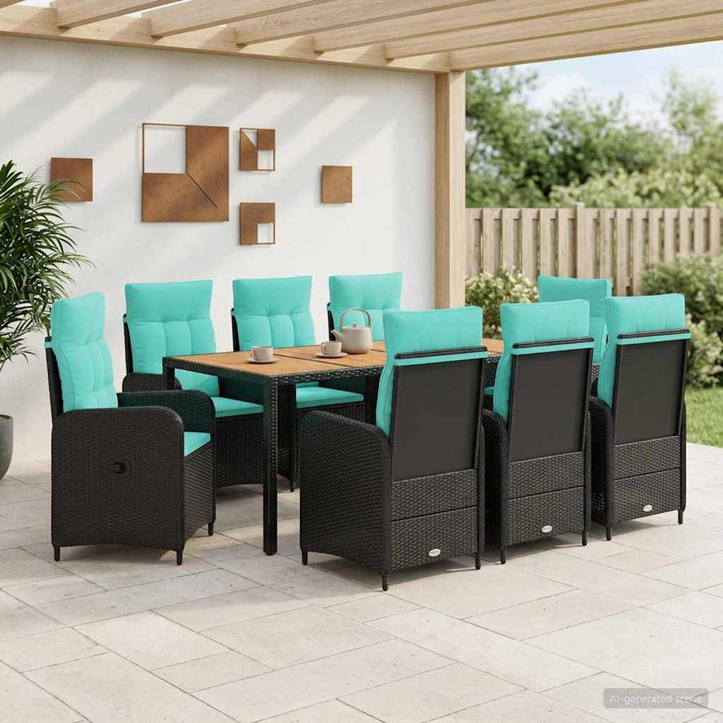 Esszimmer-Set für die Terrasse mit schwarzen geflochtenen Stühlen und türkisfarbenen Kissen um einen quadratischen Tisch unter einer überdachten Pergola