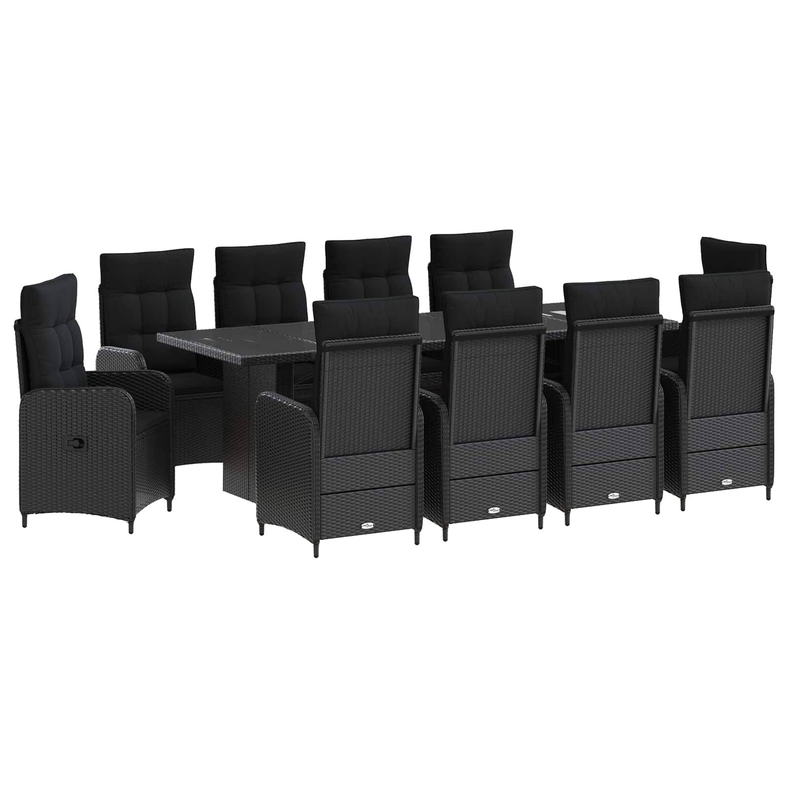 Schwarzes Rattan-Essgruppen-Set für den Außenbereich mit rechteckigem Tisch, acht hochlehnigen Stühlen und einem passenden Sessel auf weißem Hintergrund.