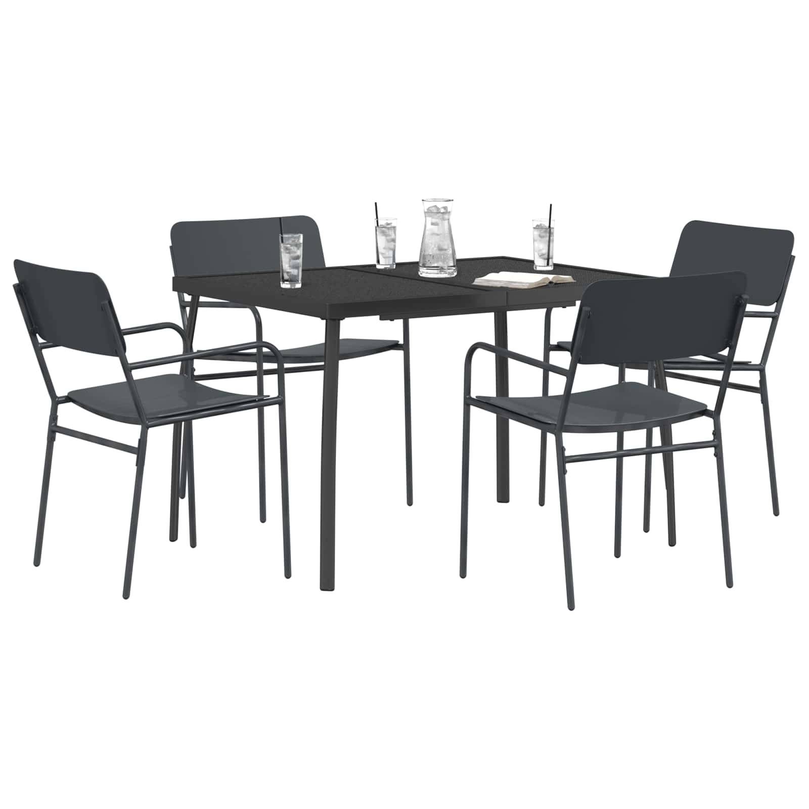 Schwarzes Gartenmöbel-Set mit quadratischem Tisch, vier Stühlen und Gläsern auf weißem Hintergrund.