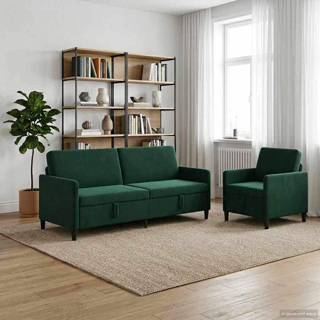Modernes Wohnzimmer mit einem grünen Sofa und passendem Sessel auf einem beigefarbenen Teppich, neben einem Bücherregal, einer Pflanze und einem hellen Fenster.