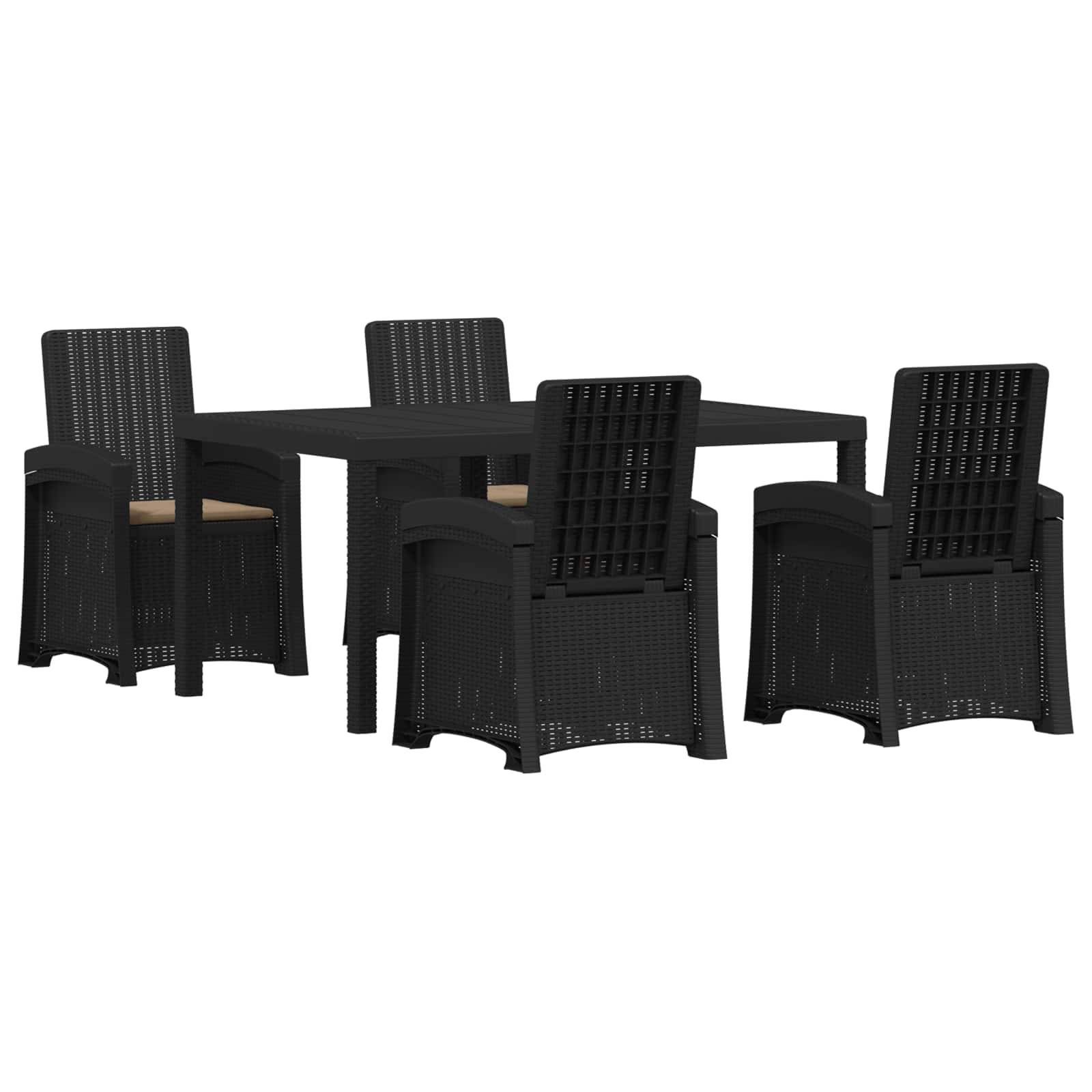 Schwarzes Gartenmöbel-Set zum Essen mit rechteckigem Tisch und vier passenden geflochtenen Stühlen auf weißem Hintergrund.