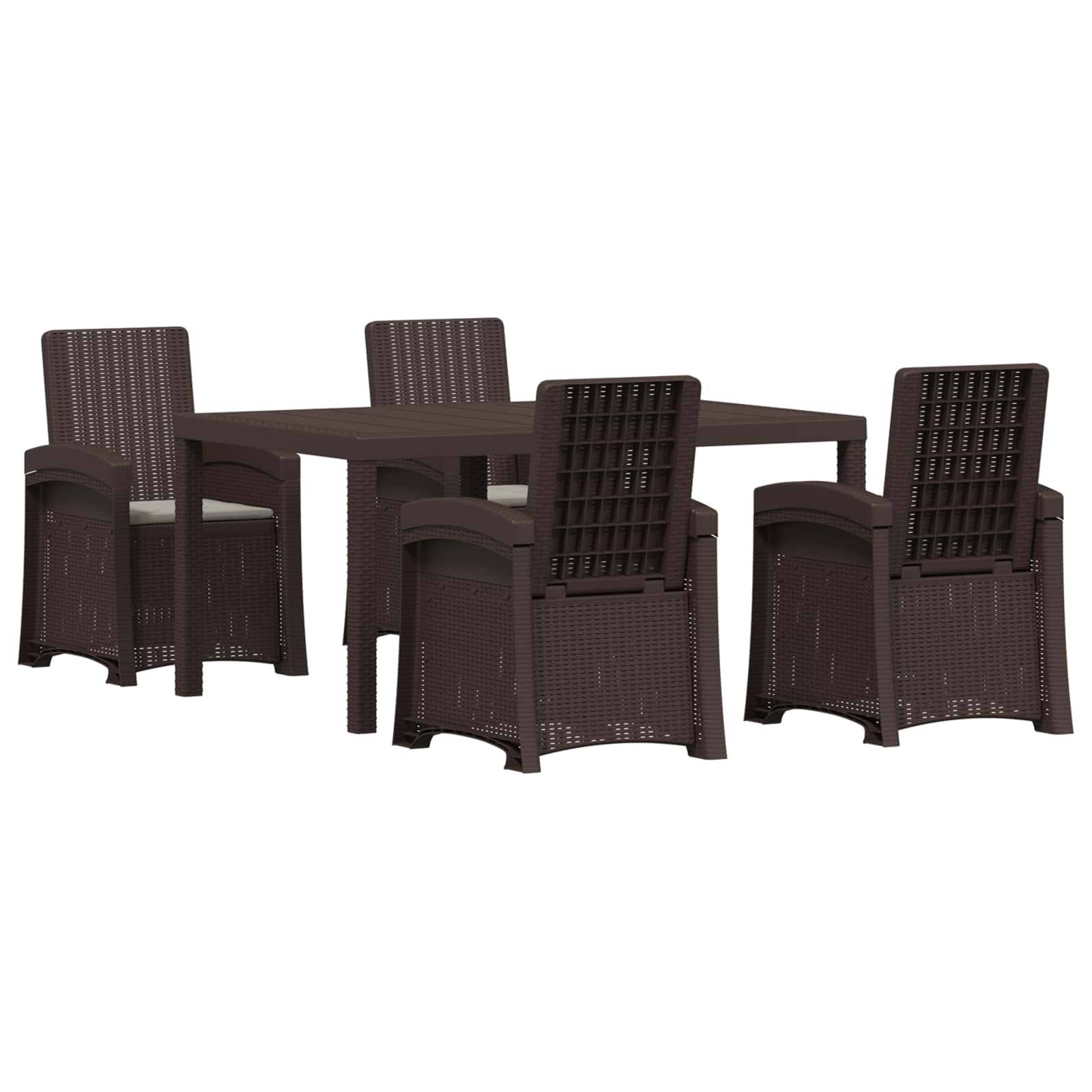 Braunes Rattan-Terrassenesstisch-Set mit rechteckigem Tisch und vier Stühlen auf weißem Hintergrund.